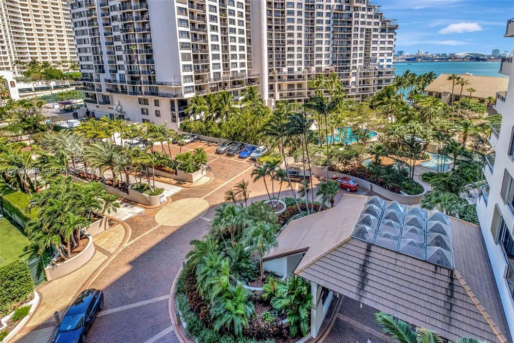520 Brickell Key Dr, Miami, FL 33131