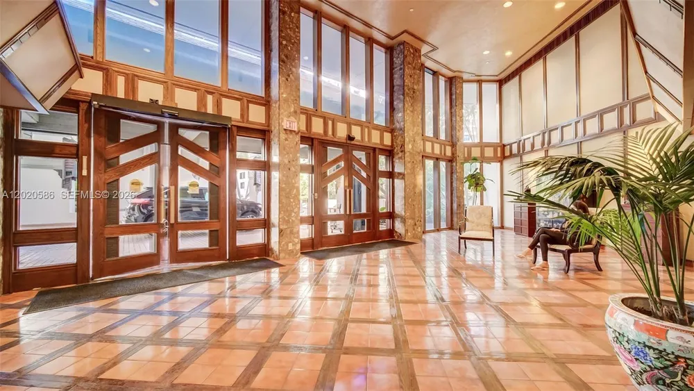 520 Brickell Key Dr, Miami, FL 33131