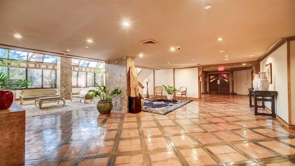 520 Brickell Key Dr, Miami, FL 33131