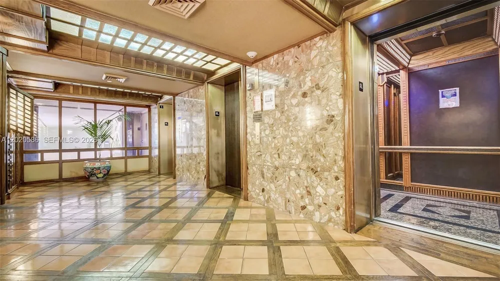 520 Brickell Key Dr, Miami, FL 33131