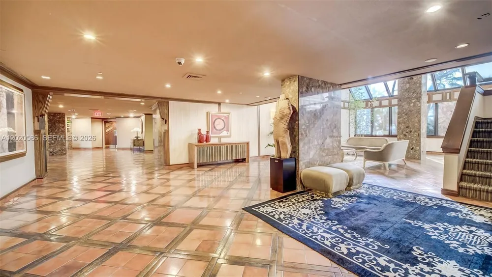 520 Brickell Key Dr, Miami, FL 33131