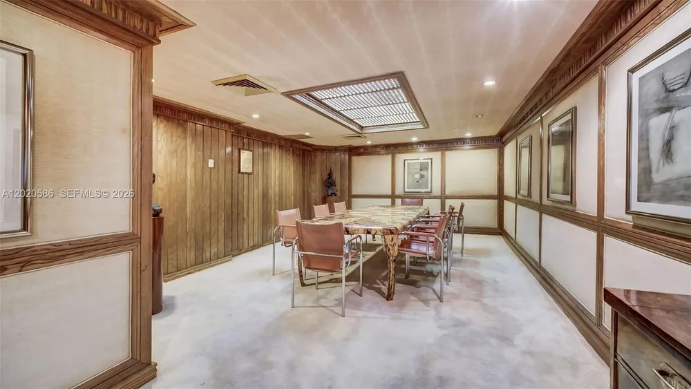 520 Brickell Key Dr, Miami, FL 33131