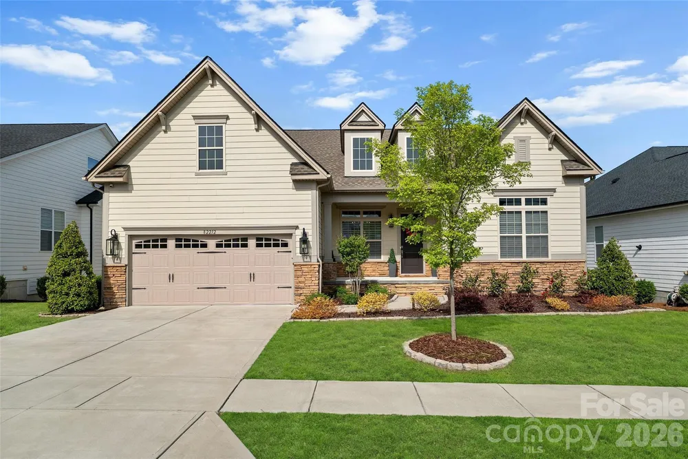 82212 Standing Oak Dr, Charlotte, NC 28278