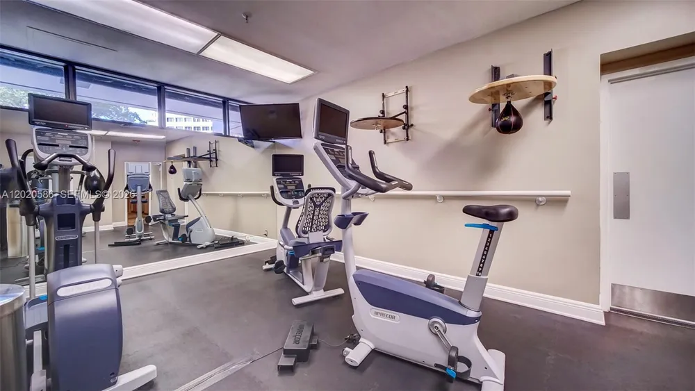 520 Brickell Key Dr, Miami, FL 33131