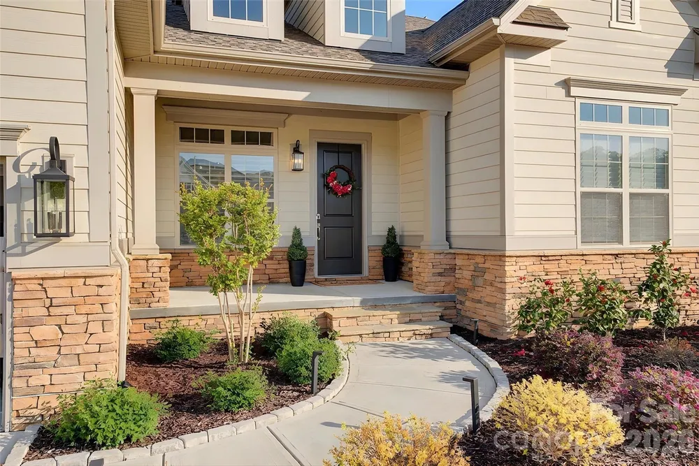 82212 Standing Oak Dr, Charlotte, NC 28278