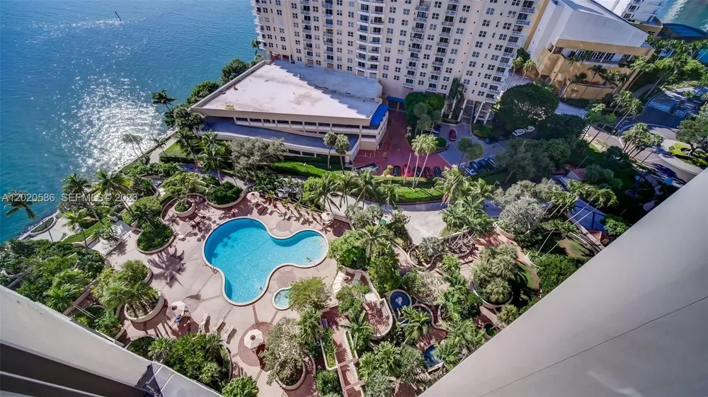 520 Brickell Key Dr, Miami, FL 33131