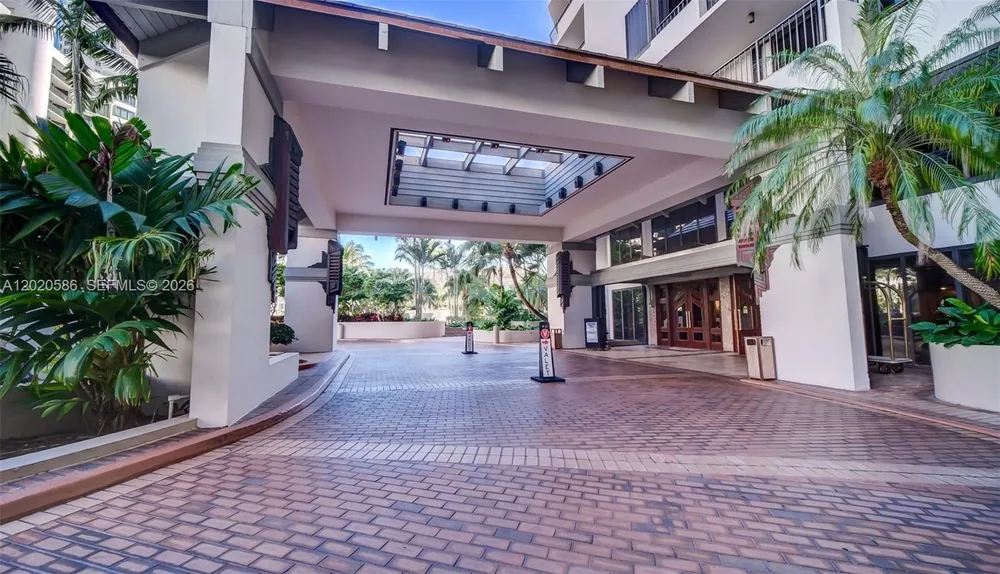 520 Brickell Key Dr, Miami, FL 33131