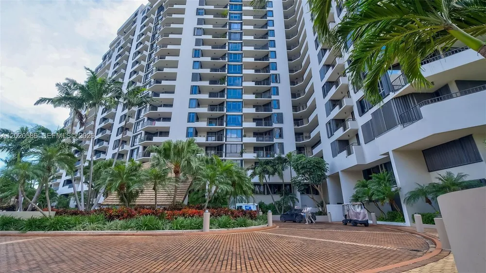 520 Brickell Key Dr, Miami, FL 33131