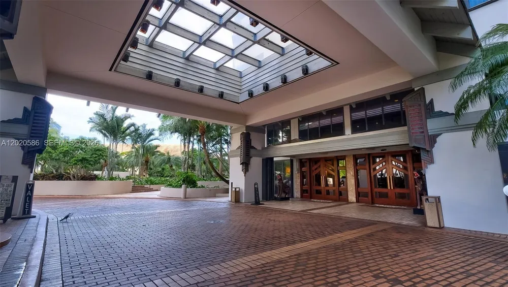 520 Brickell Key Dr, Miami, FL 33131