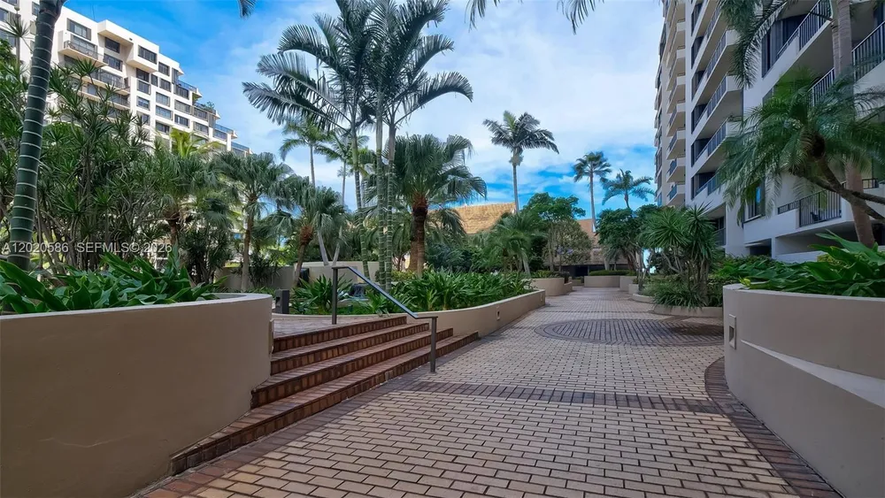 520 Brickell Key Dr, Miami, FL 33131