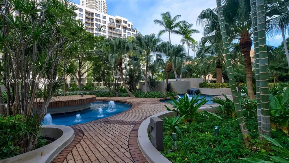 520 Brickell Key Dr, Miami, FL 33131