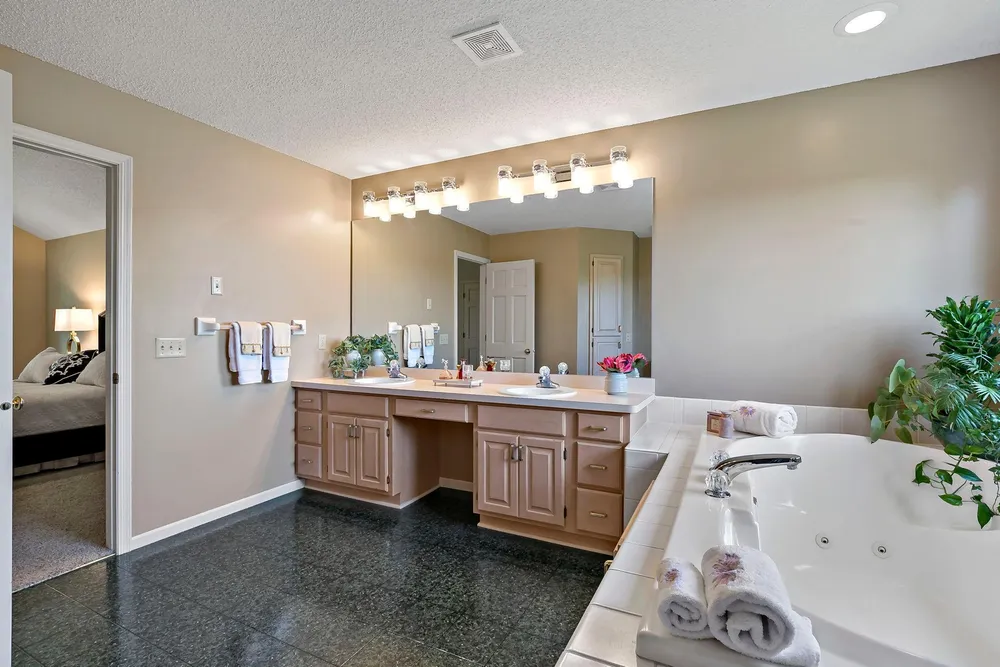 8923 Highland Bay, Woodbury, MN 55125