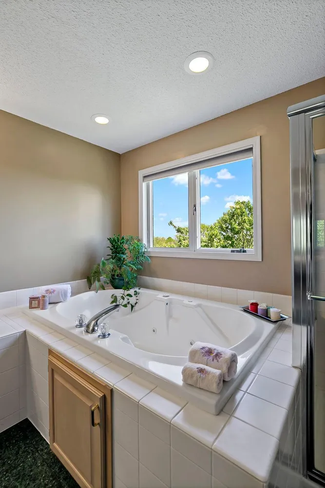 8923 Highland Bay, Woodbury, MN 55125