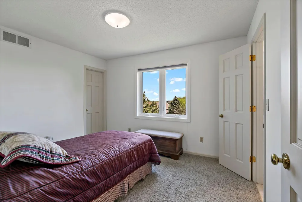 8923 Highland Bay, Woodbury, MN 55125