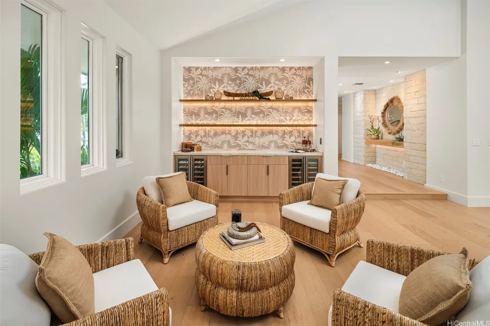 4670 Kahala Ave, Honolulu, HI 96816
