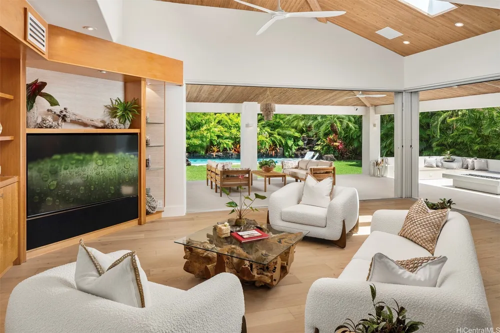 4670 Kahala Ave, Honolulu, HI 96816