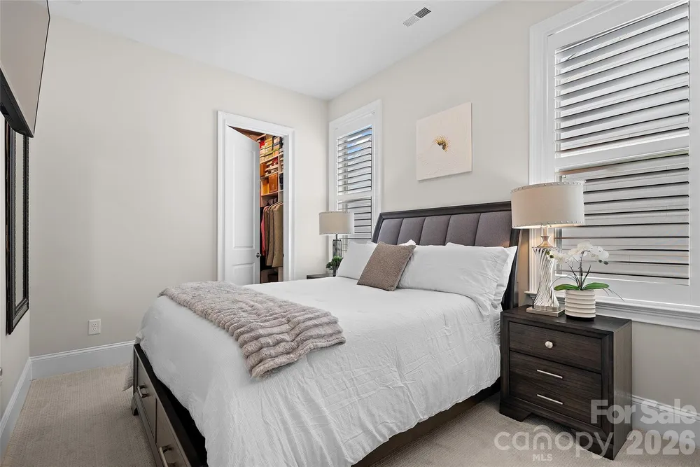 82212 Standing Oak Dr, Charlotte, NC 28278