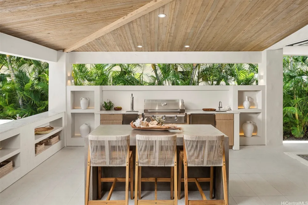 4670 Kahala Ave, Honolulu, HI 96816