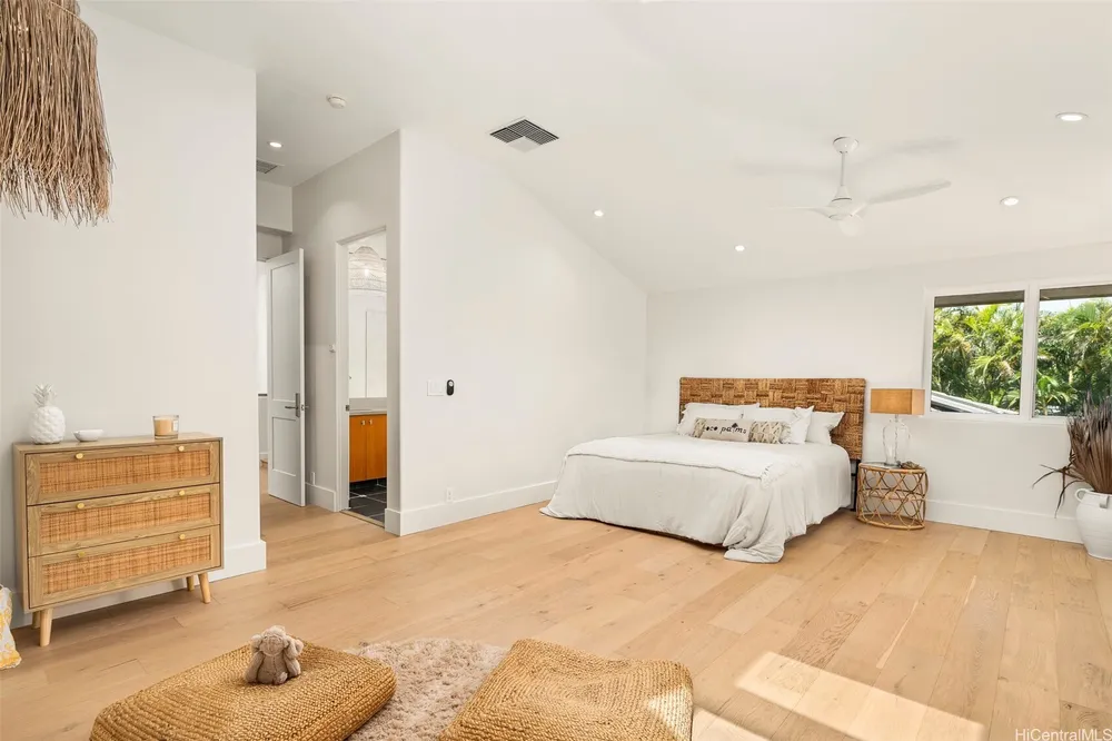4670 Kahala Ave, Honolulu, HI 96816