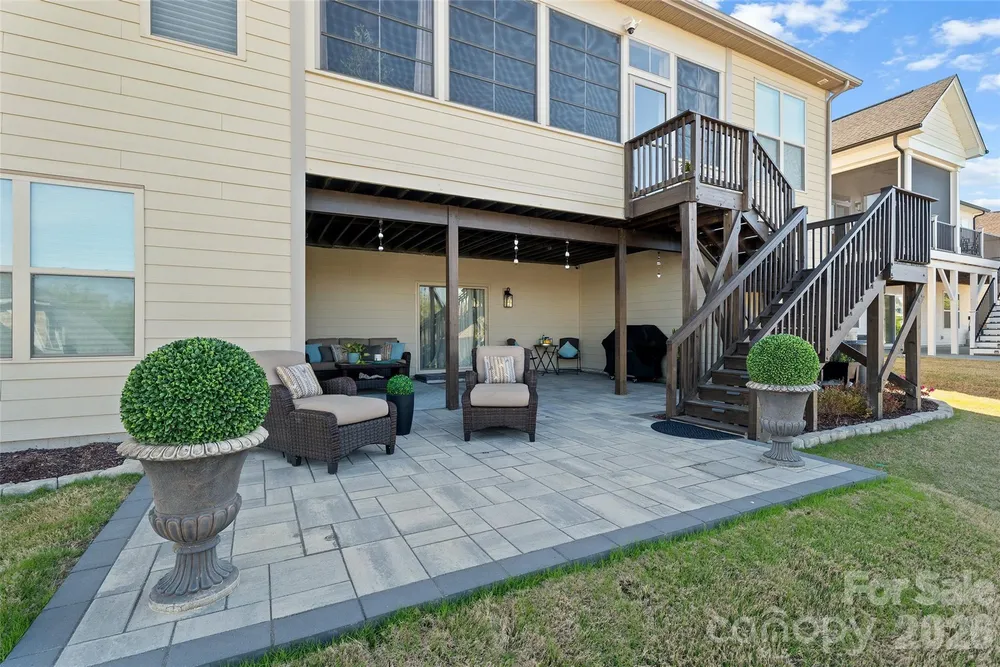 82212 Standing Oak Dr, Charlotte, NC 28278