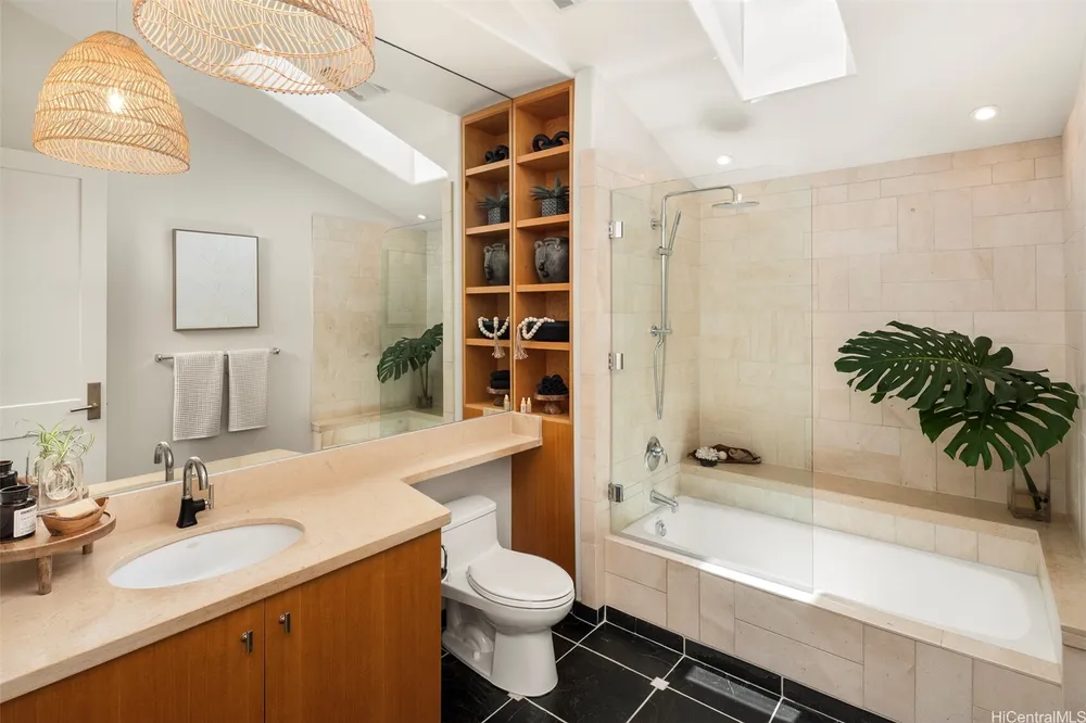 4670 Kahala Ave, Honolulu, HI 96816