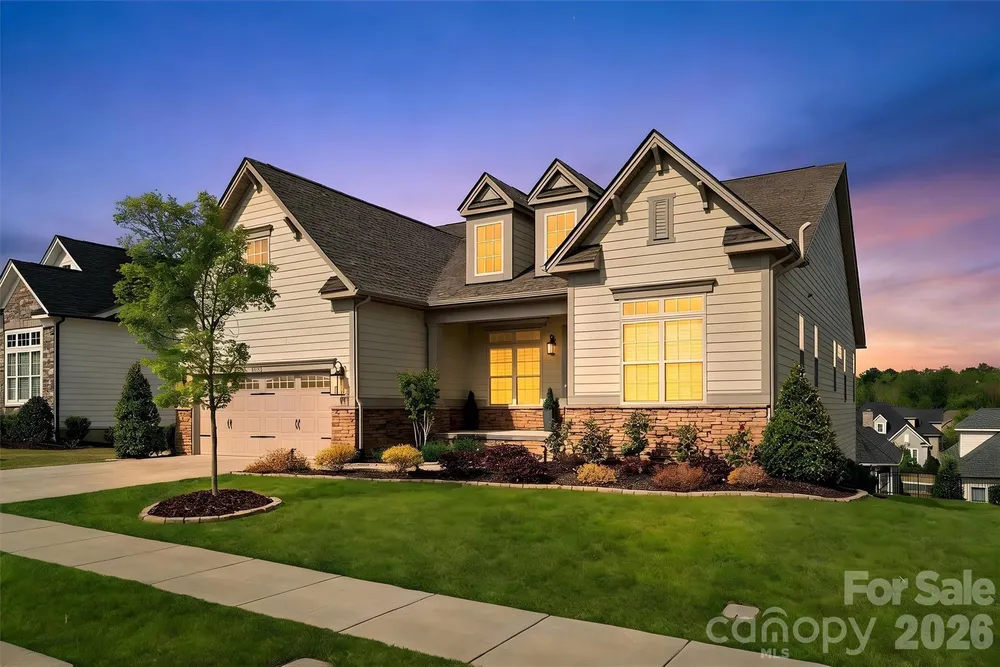 82212 Standing Oak Dr, Charlotte, NC 28278