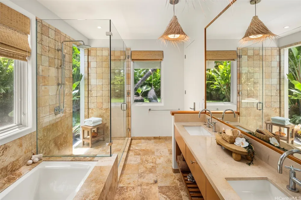 4670 Kahala Ave, Honolulu, HI 96816