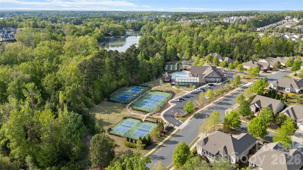 82212 Standing Oak Dr, Charlotte, NC 28278