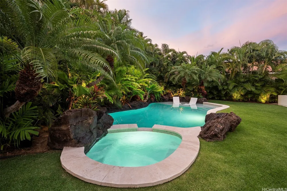 4670 Kahala Ave, Honolulu, HI 96816