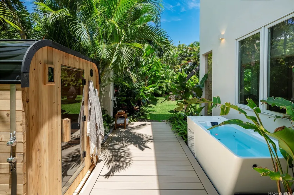 4670 Kahala Ave, Honolulu, HI 96816