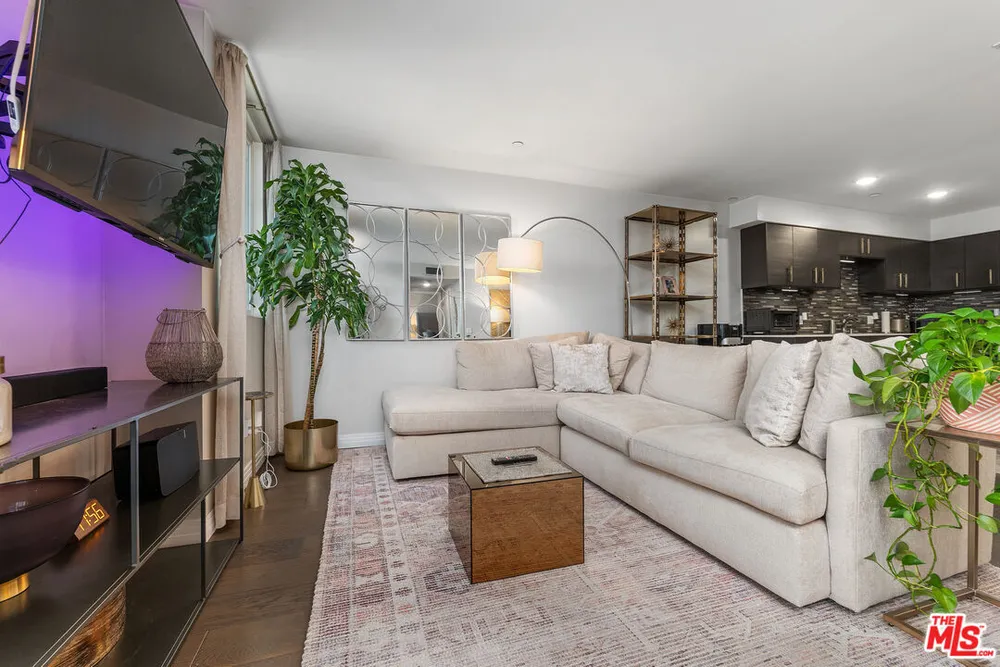 5818 Whitsett Ave, Valley Village, CA 91607