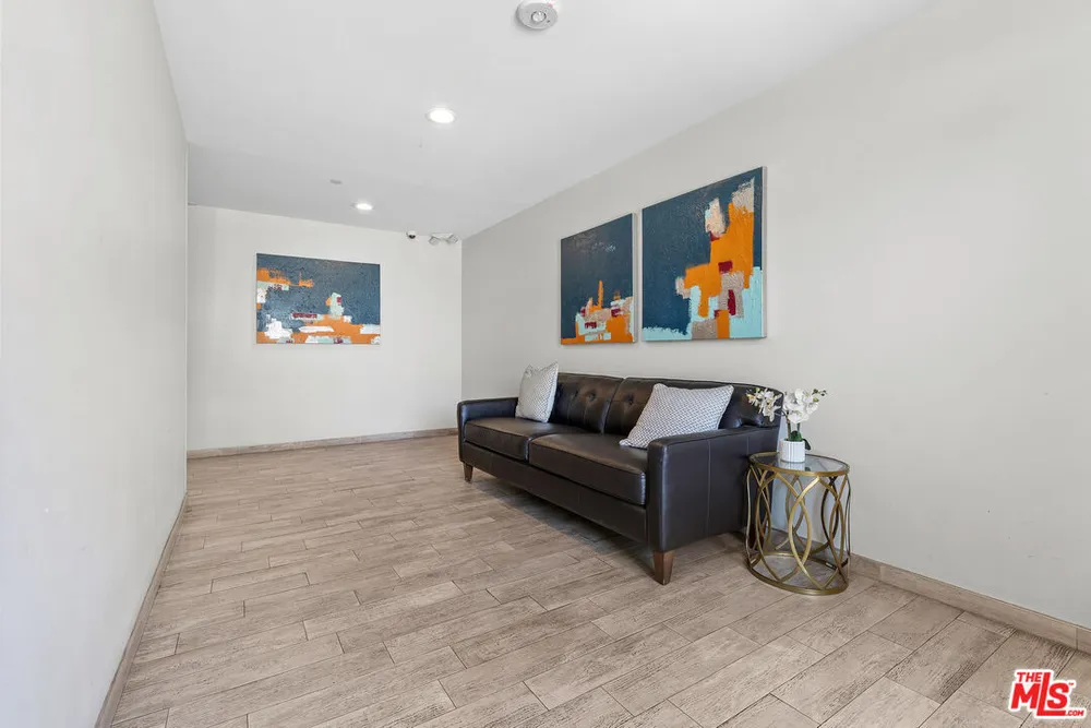 5818 Whitsett Ave, Valley Village, CA 91607