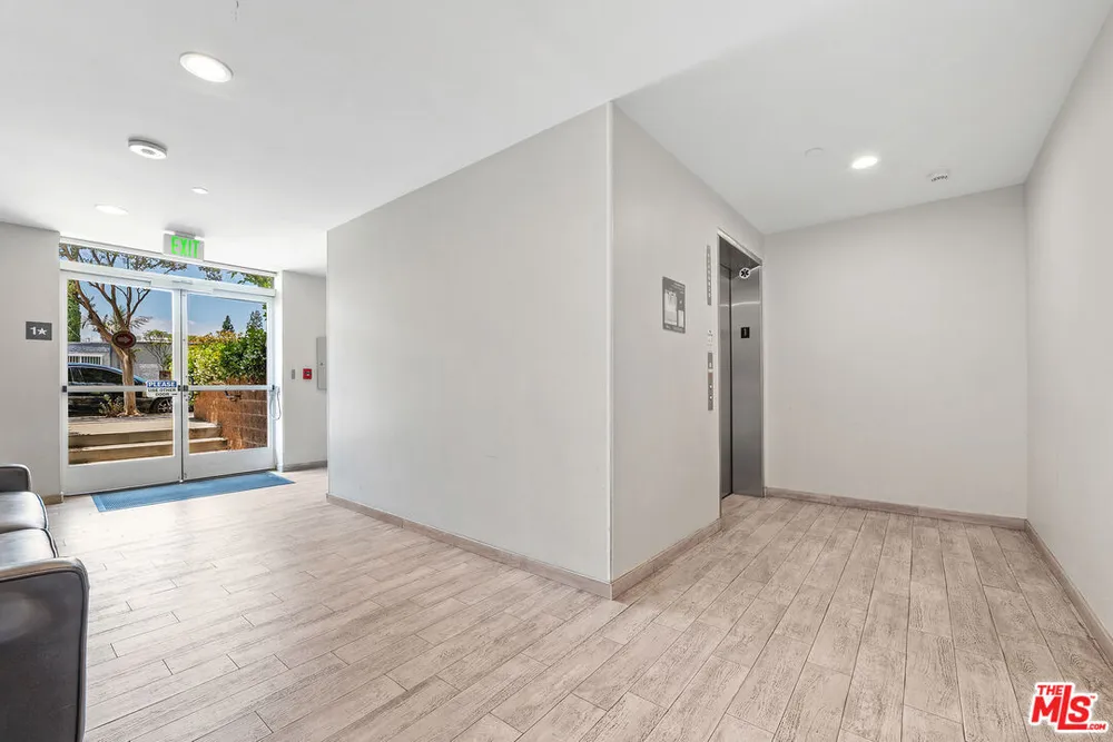 5818 Whitsett Ave, Valley Village, CA 91607