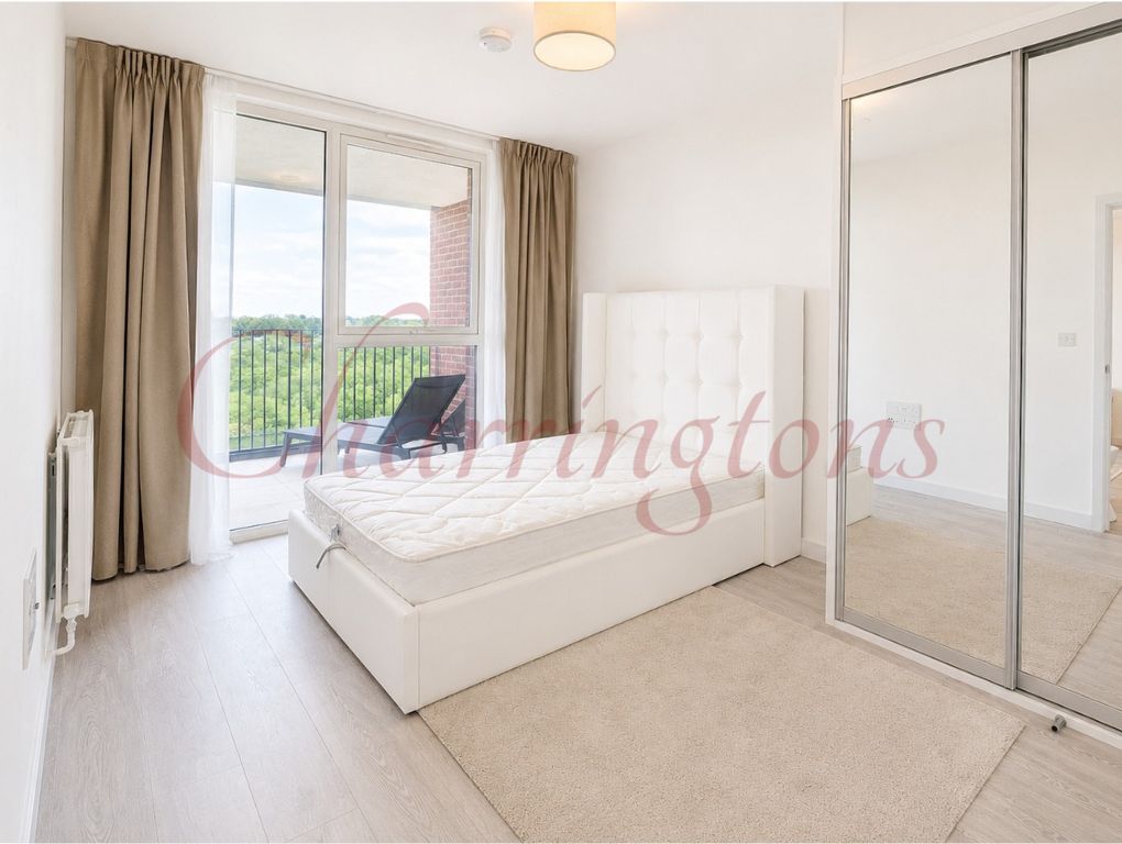 Modern 2-Bedroom, 2-Bathroom Apartment with Lake Views & Parking  Shearwater Drive, NW9 Image 6