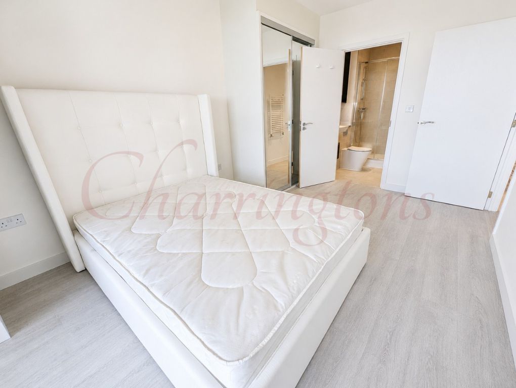Modern 2-Bedroom, 2-Bathroom Apartment with Lake Views & Parking  Shearwater Drive, NW9 Image 8