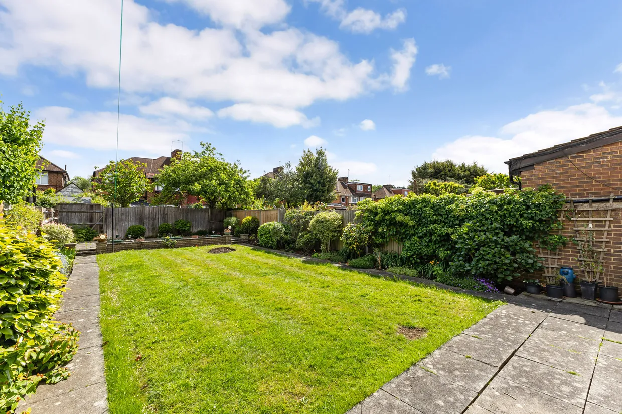 Howberry Road, Edgware, HA8 photo 4