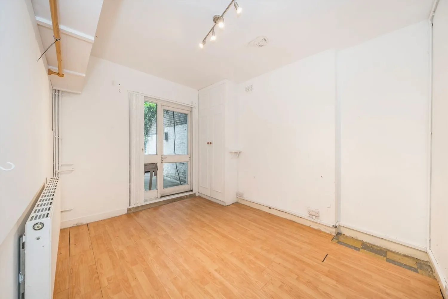 Denbigh Street, LONDON, SW1V photo 3