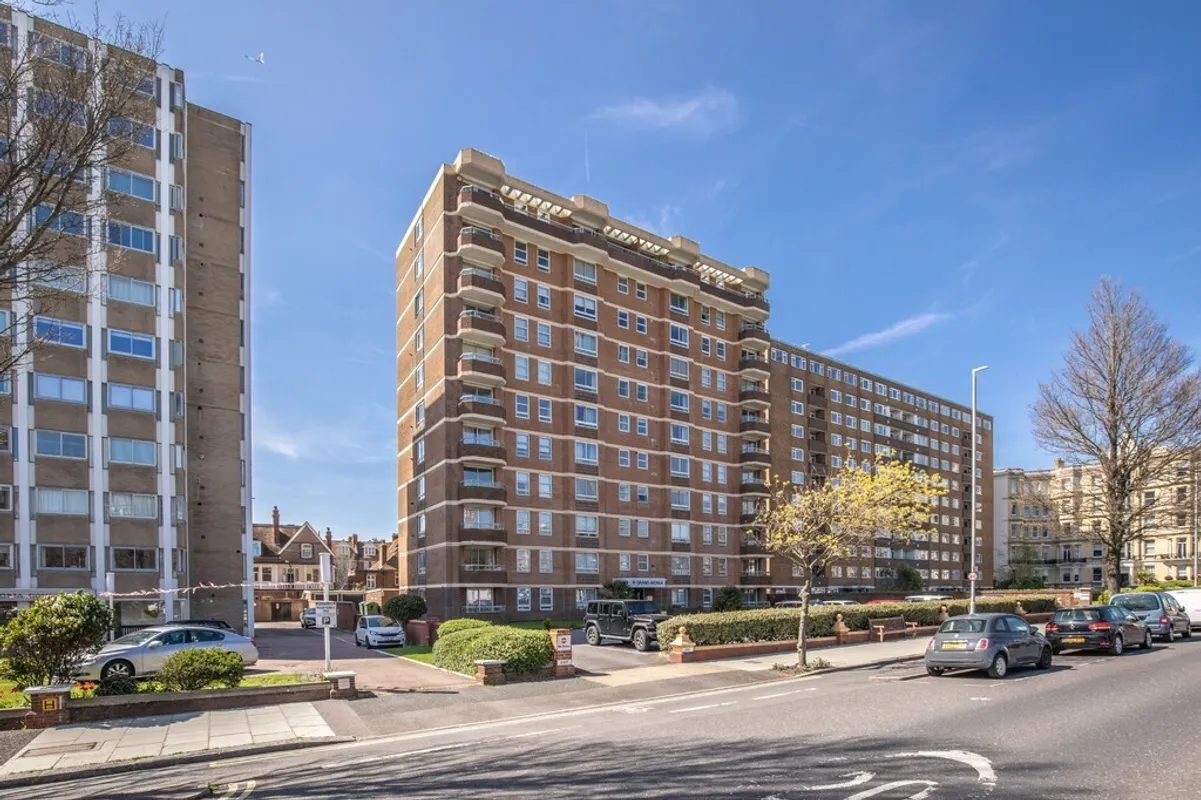 Grand Avenue, Hove, BN3 2NG