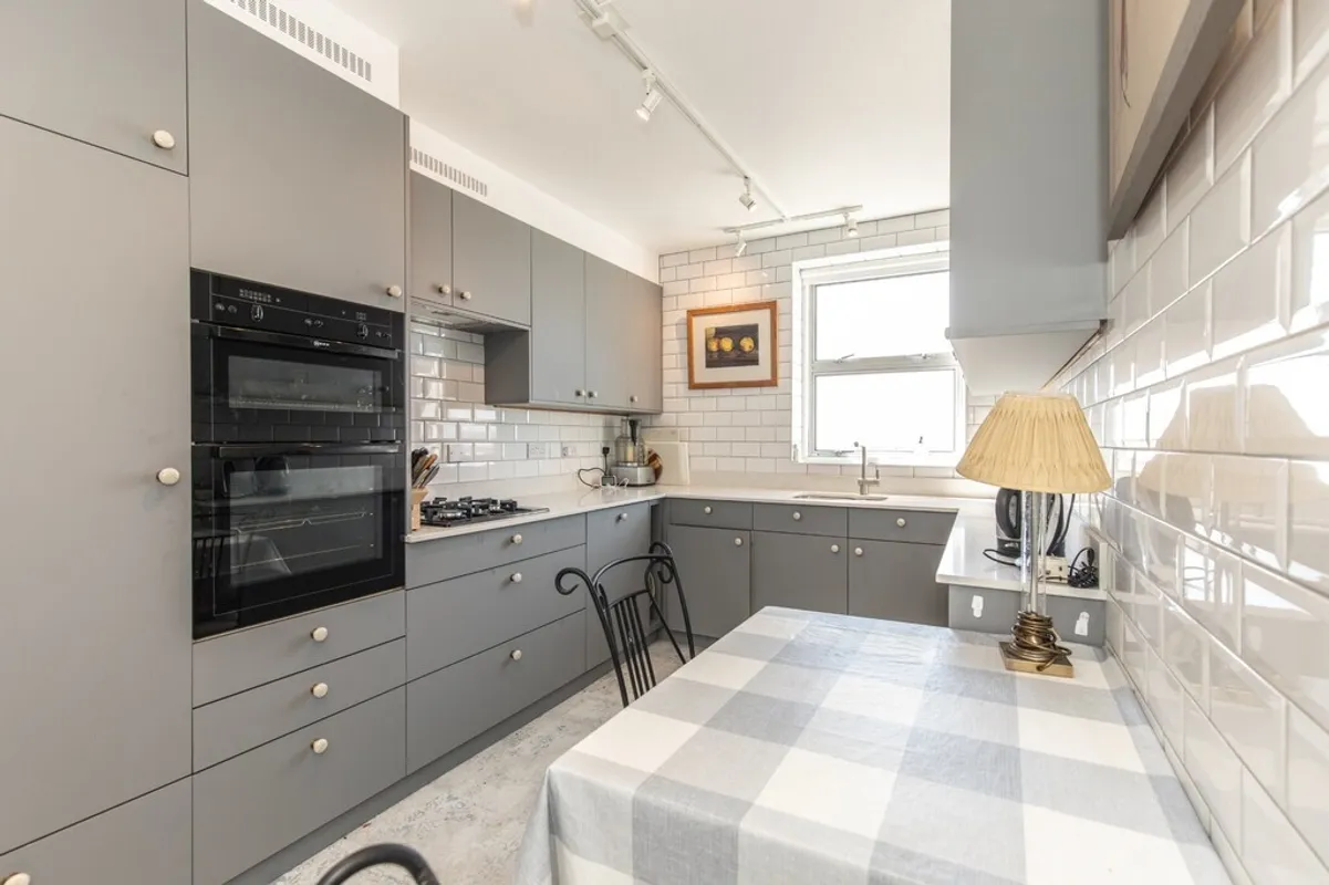 Grand Avenue, Hove, BN3 2NG