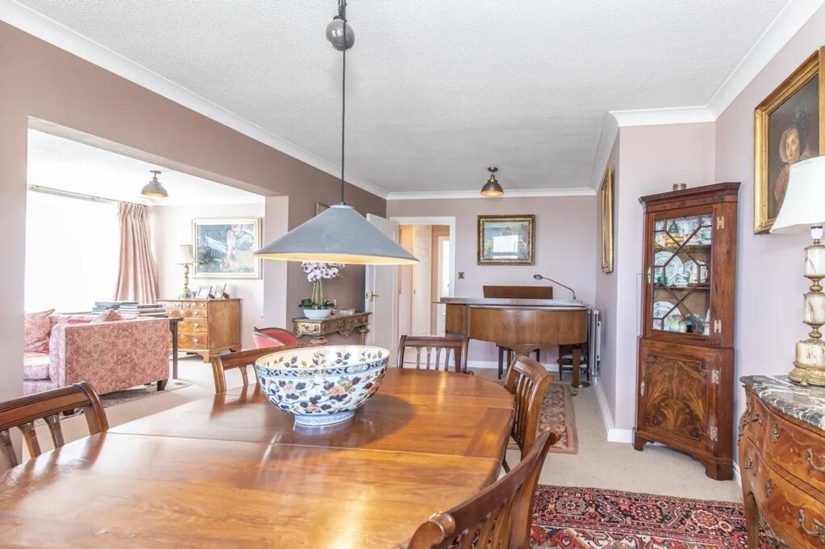 Grand Avenue, Hove, BN3 2NG