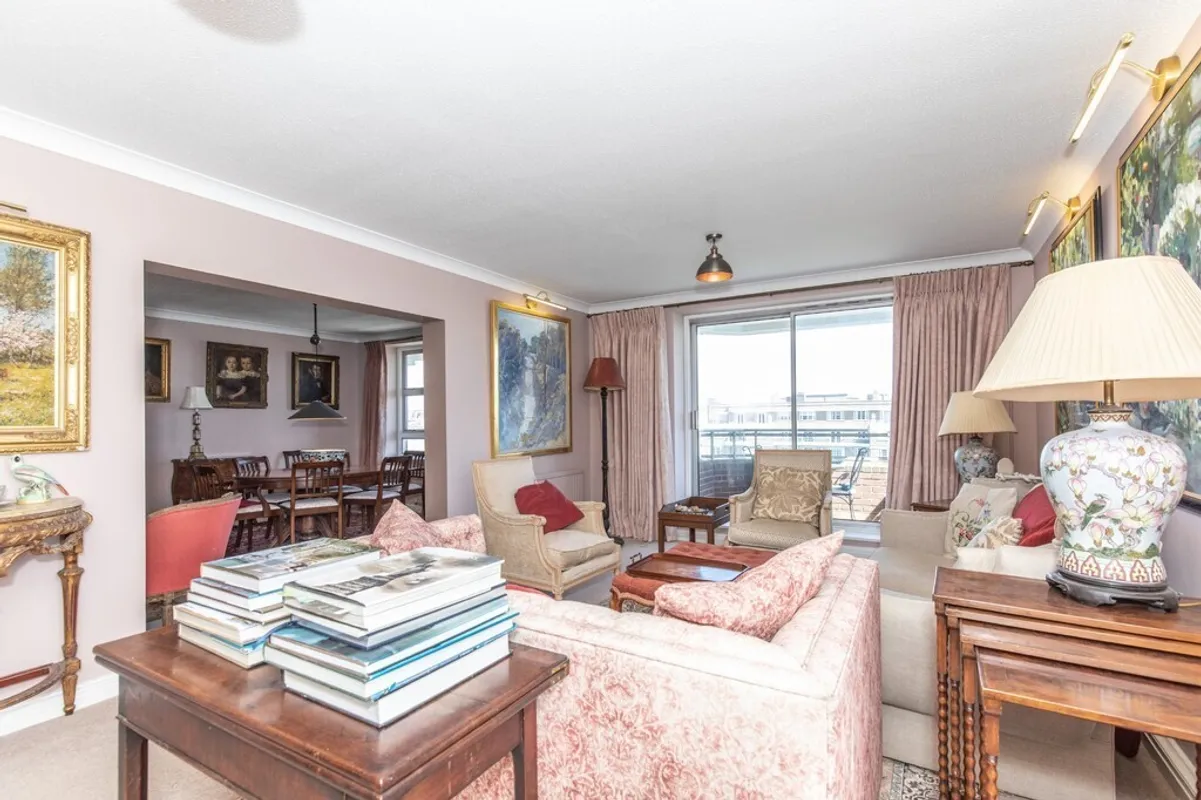 Grand Avenue, Hove, BN3 2NG