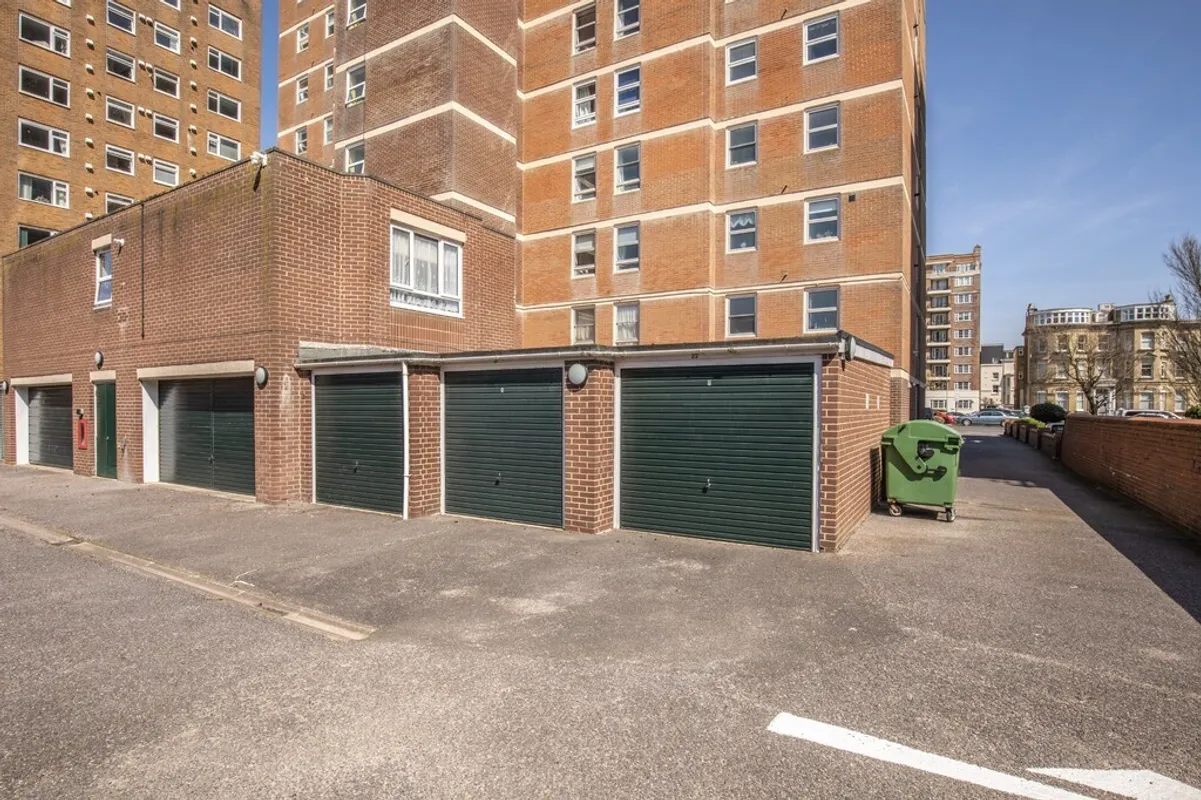 Grand Avenue, Hove, BN3 2NG