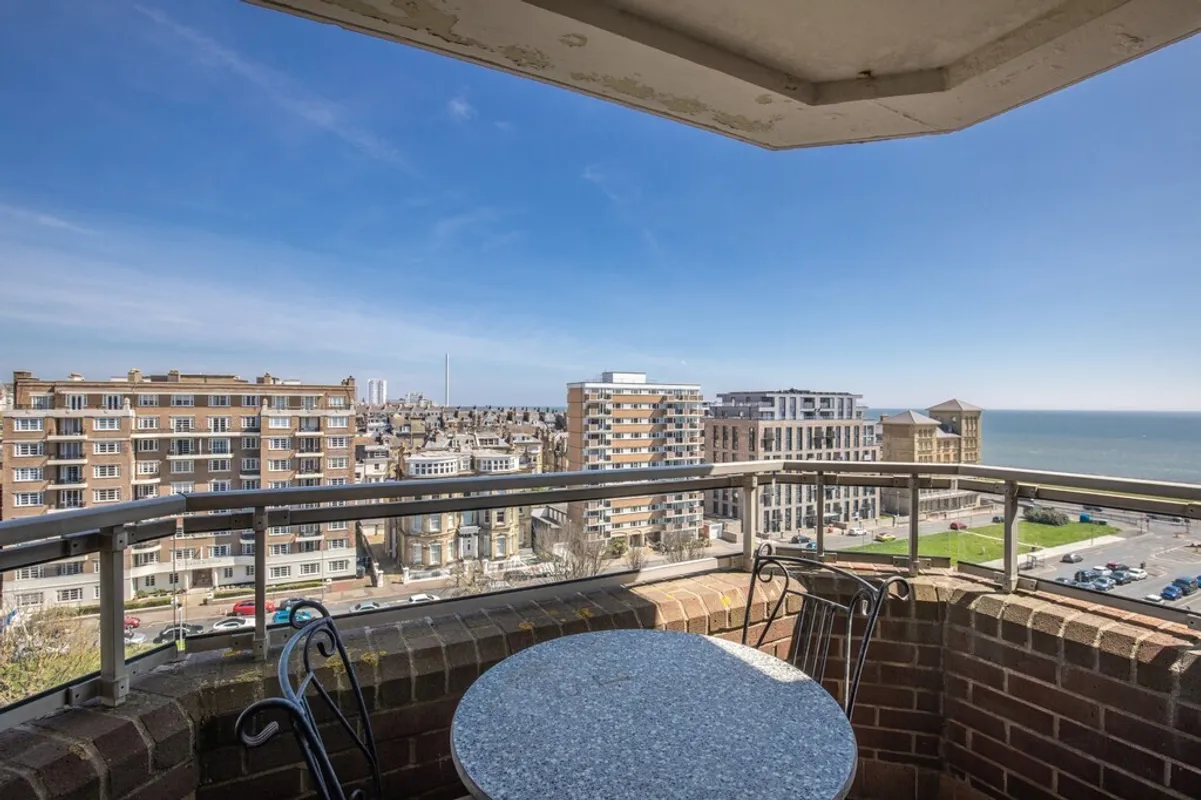Grand Avenue, Hove, BN3 2NG