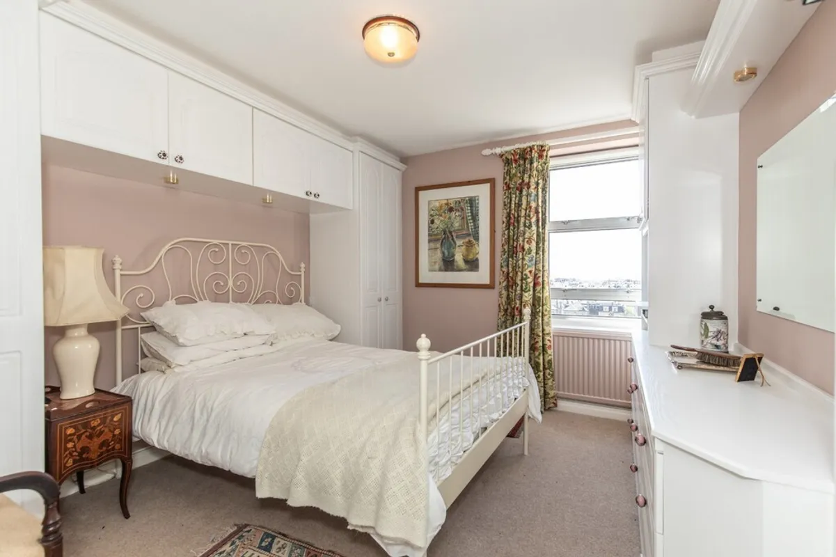 Grand Avenue, Hove, BN3 2NG