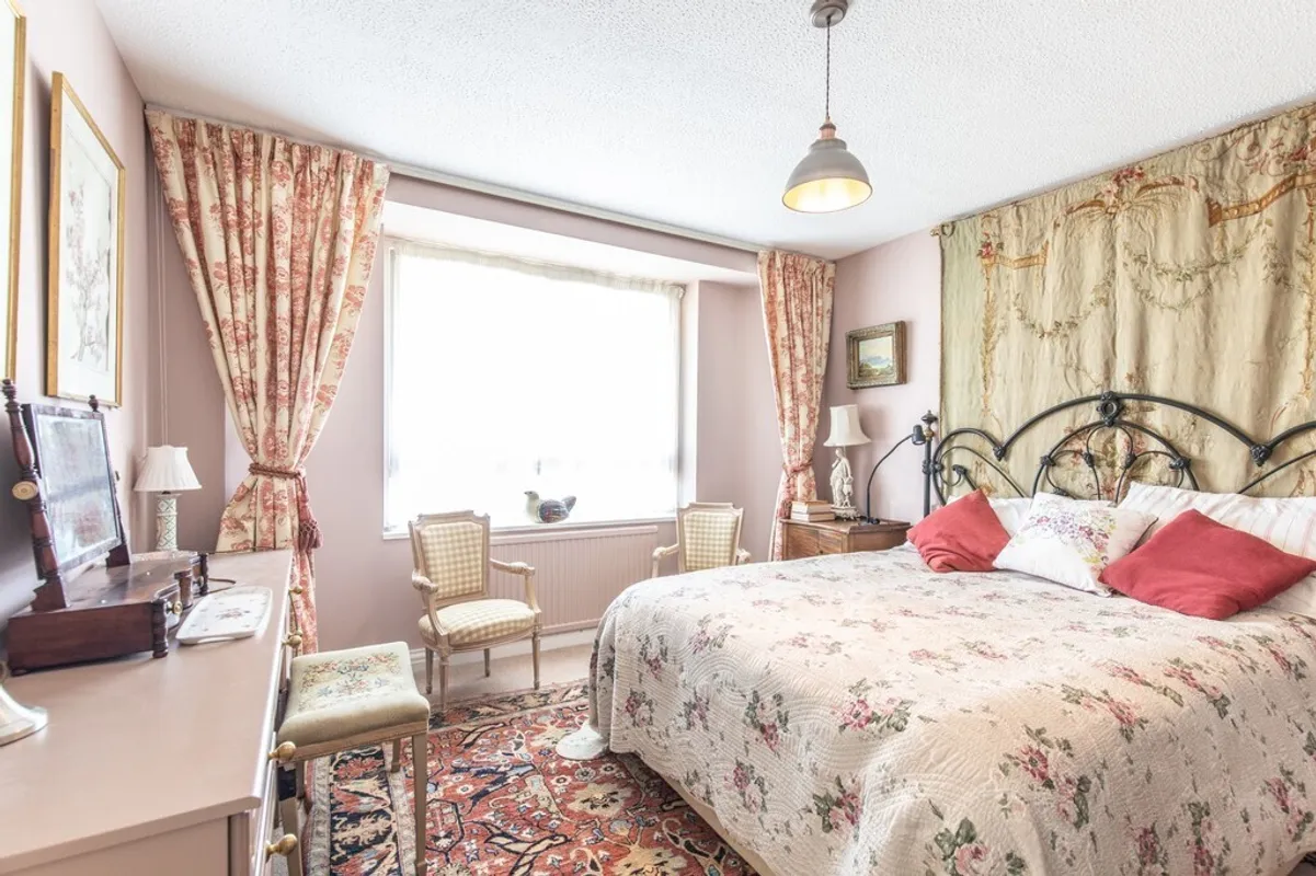 Grand Avenue, Hove, BN3 2NG