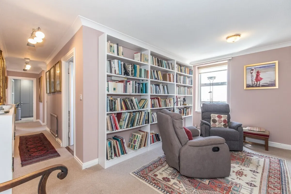 Grand Avenue, Hove, BN3 2NG