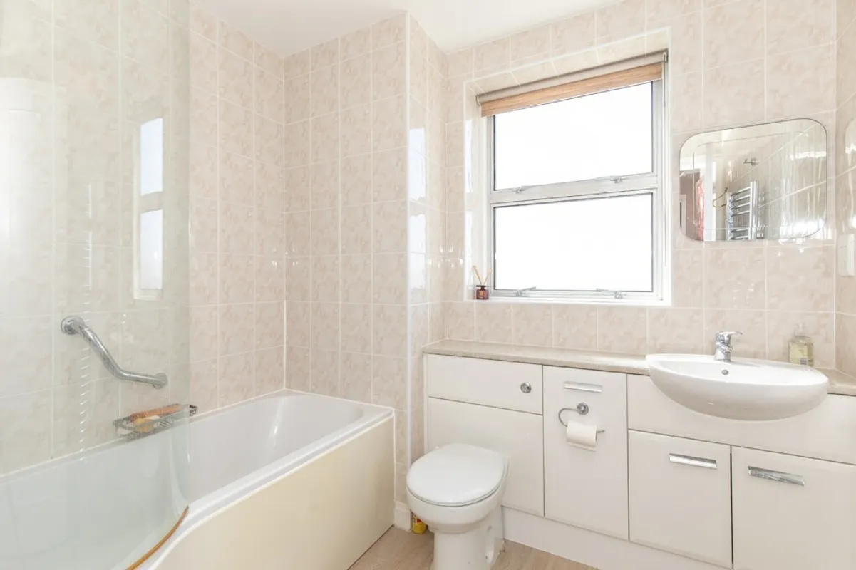 Grand Avenue, Hove, BN3 2NG