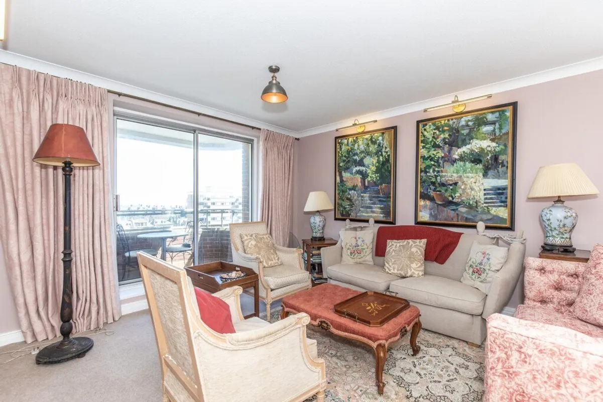 Grand Avenue, Hove, BN3 2NG