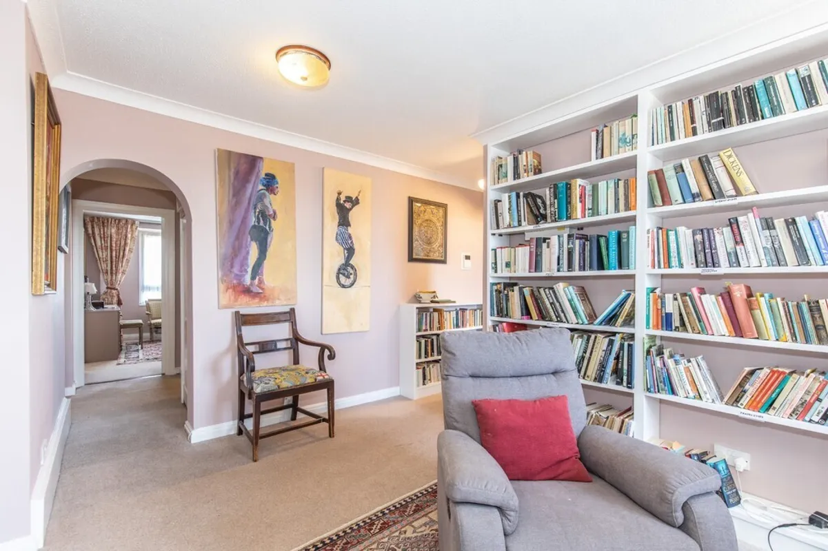 Grand Avenue, Hove, BN3 2NG
