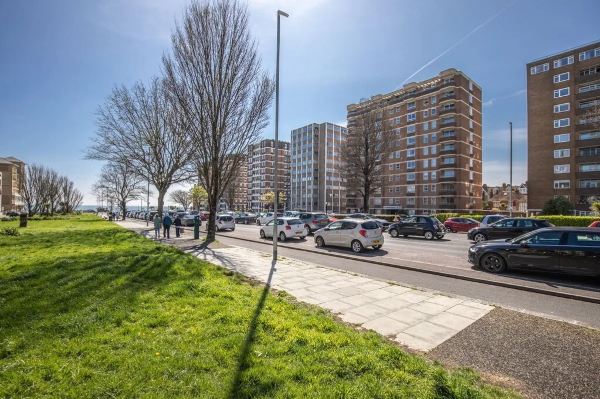 Grand Avenue, Hove, BN3 2NG